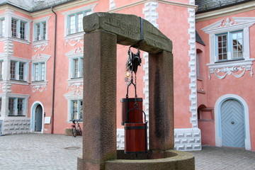 Brunnen vor Lobdengau Museum in Ladenburg