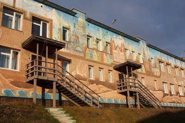 Fototapeta na wymiar Schule Barentsburg-Spitzbergen