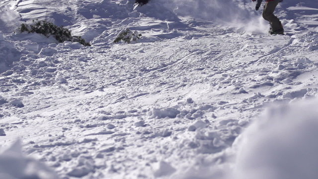 SLOW MOTION: Snow spraying under the snowboard