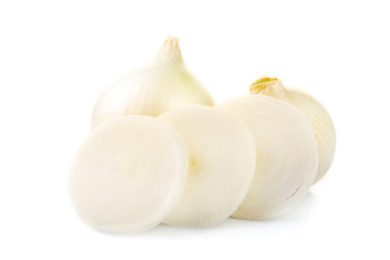 Obraz na płótnie Canvas Whole and cut onions isolated on white