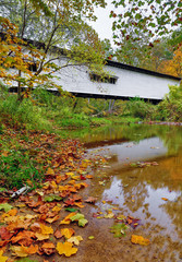 Fototapeta na wymiar Portland Mills Covered Bridge in Autumn