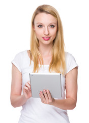 Fototapeta premium Caucasian young woman use of the tablet pc
