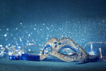 blue female carnival mask and glitter background. with glitter overlay
 - obrazy, fototapety, plakaty