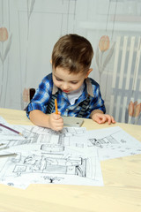 Little boy draws drawings