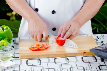 cutting tomato