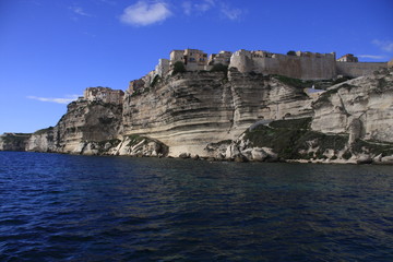 Fototapeta na wymiar Bonifacio vu de la mer