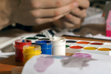 Краски. Гуашь и акварель. Разноцветные краски  