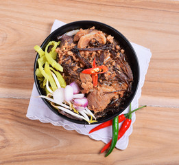 Rice noodles with spicy pork sauce
