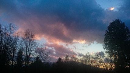 Obraz premium majestic mountain sunset and colored sky with clouds