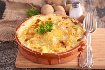 baked potato with cheese and cream