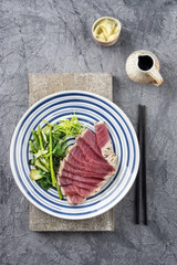 Thunfisch Tataki mit Gemüse
