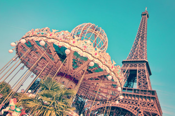 Vintage merry-go-round and the Eiffel tower, Paris France - obrazy, fototapety, plakaty