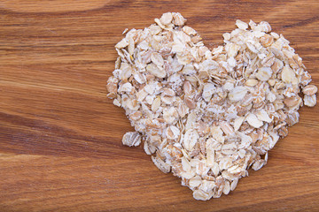Obraz na płótnie Canvas oat flakes in a heart shape