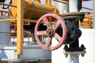 Oil pipeline valve
