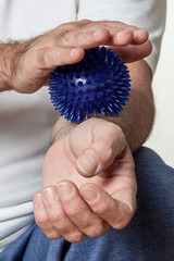 man who rehabilitates his hand