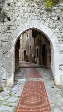 Porte d'entr&eacute;e du village de La Turbie