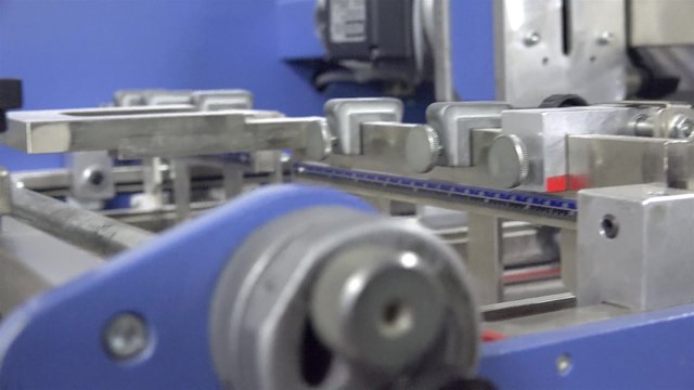 folding machine STEADYCAM folds printed offset sheet 