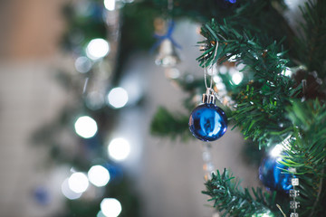 шарик на веточке