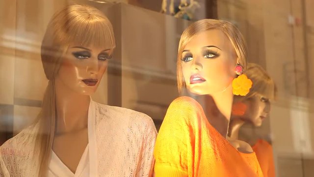 Shopfront dummies