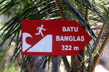 Fototapeta premium ASIA INDONESIA BALI NUSA LEMBONGAN TSUNAMI ESCAPE