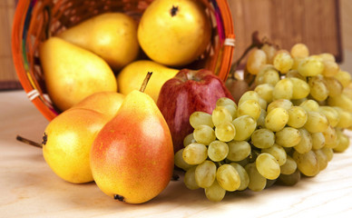 Naklejka na ściany i meble Pears, apple and grapes on the table