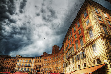 Fototapeta na wymiar historic buildings in Piazza del Campo