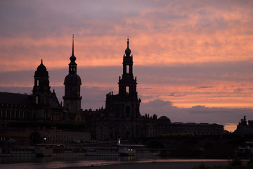 Fototapeta premium Cathedral and River Elbe; Dresden