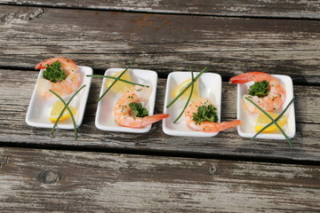 riesengarnele mit kräuter  als fingerfood
