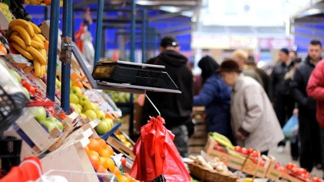 organic food market vegetables and fruits