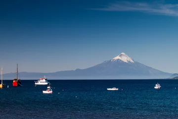 Schilderijen op glas View of Osorno volcano over Llanquihue lake, Chile © Matyas Rehak