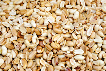 Fried, peeled peanuts