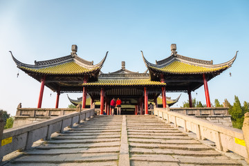 Obraz premium yangzhou five pavilion bridge closeup
