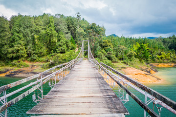 Fototapeta na wymiar Wooden suspension bridge in Guatape, Colombia