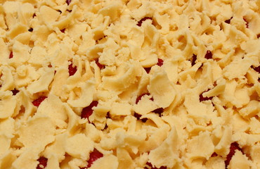 Raw yeast cake with strawberries