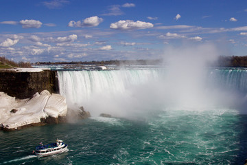 The ship is going to the fantastic Niagara falls