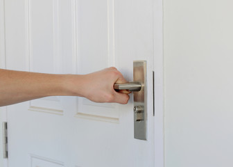 Naklejka premium man's hand close the white door