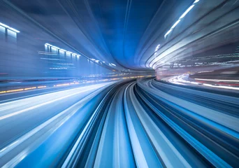 Foto op Plexiglas Bewegingsonscherpte van trein die zich binnen tunnel in Tokyo, Japan beweegt © lkunl