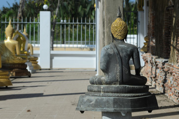 buddha statues.