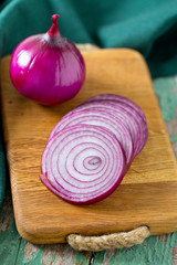 red onion on cutting board
