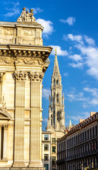Obraz premium Brussels Stock Exchange and tower of City Hall - Belgium