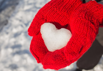 snowflake in the form of heart