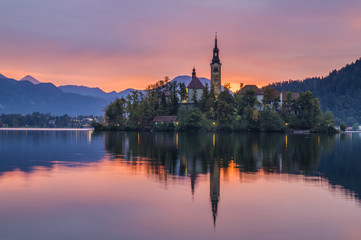 Fototapeta na wymiar Bled with lake, island and mountains in background, Slovenia 