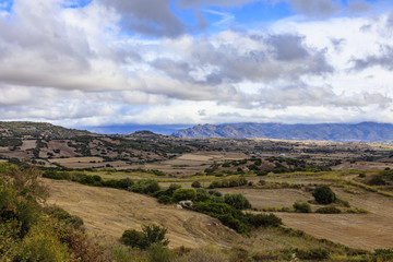 Obraz premium Landschap bij de plaats Martis op Sardinië na een regenbui