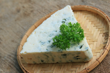 blue cheese with parsley
