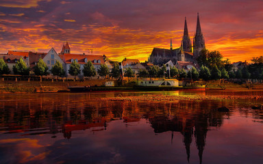 Fototapeta na wymiar A Catedral de Köln, vista do outro lado do rio Reno