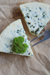 blue cheese with parsley