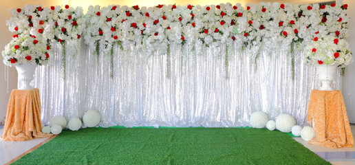 White backdrop flowers arrangement