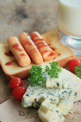 blue cheese with breakfast