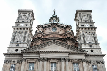 Fototapeta na wymiar Basilica Santuario di Vicoforte