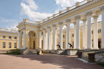 Fototapeta na wymiar The colonnade of Alexander Palace in Alexander Park, Pushkin (Tsarskoye Selo). Russia.